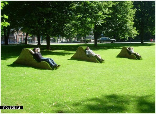 Травяные шезлонги Lawnge chairs для парков Голландии